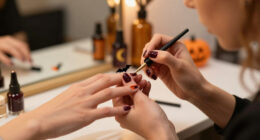67 Halloween Nails That Are Spooky Yet Stylish For 2025